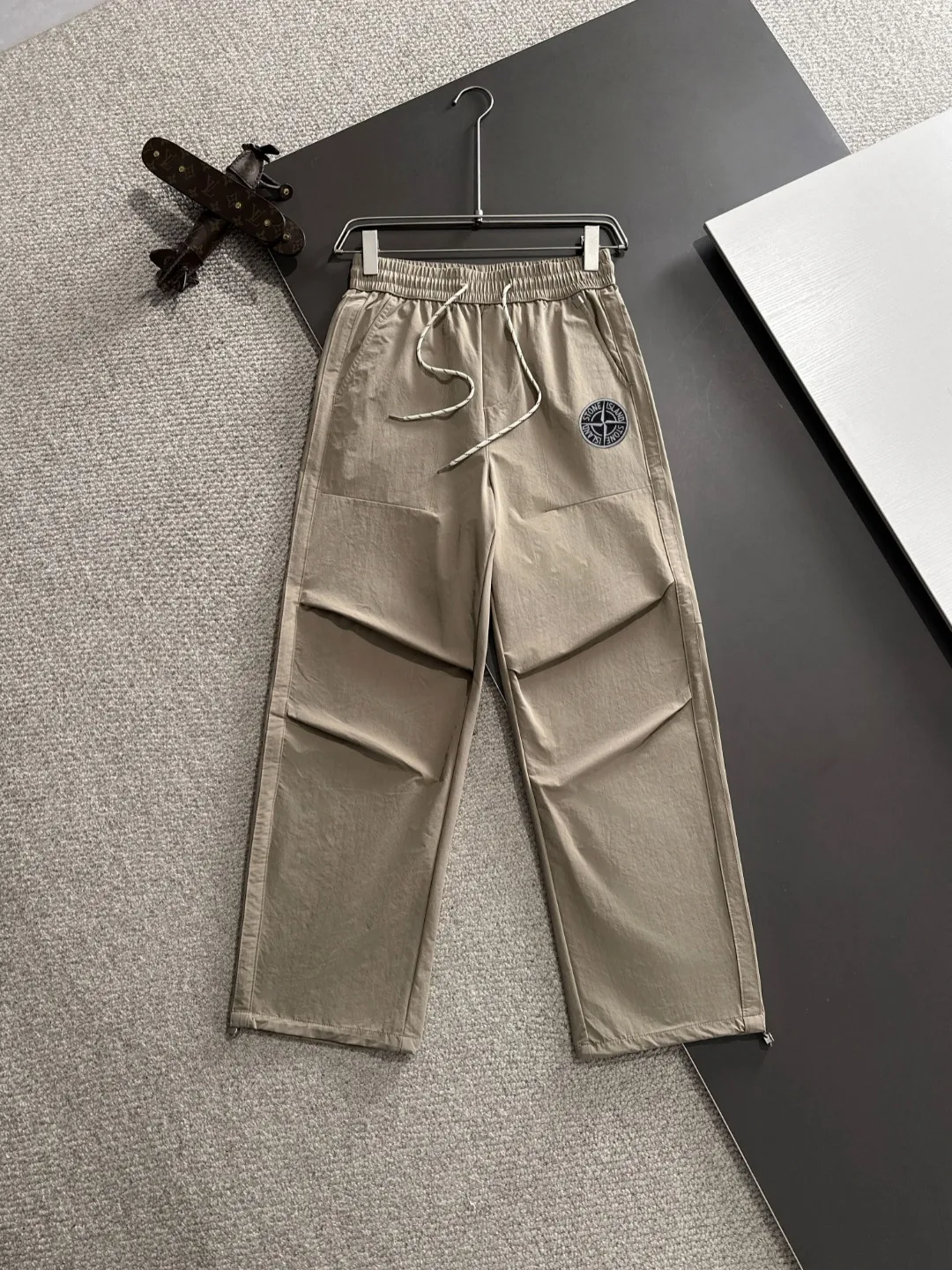 🅿️390 next day shipping Stone Island 2025 spring and summer new elastic band casual pants, thin counter custom fabrics, high breathability and comfort, impeccable details, brand element design concept, reflecting high quality. It feels delicate and soft! It presents a casual cut and the upper body shape is great! Size: M-4XL